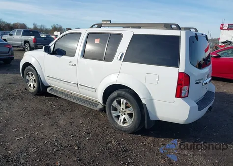 2011 Nissan Pathfinder Silver z USA, uszkodzony, nr VIN 5N1AR1NN2BC608409